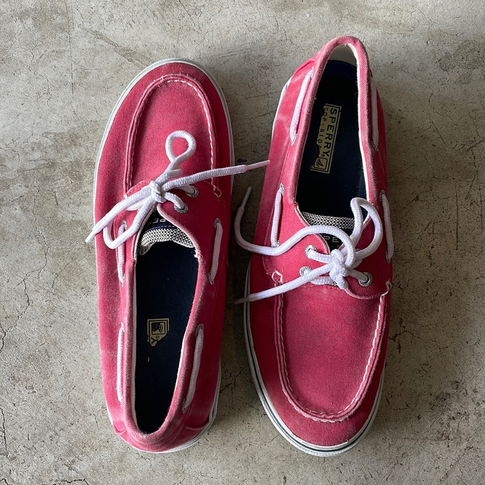 Hot pink men’s Sperry boat shoes, barely worn.